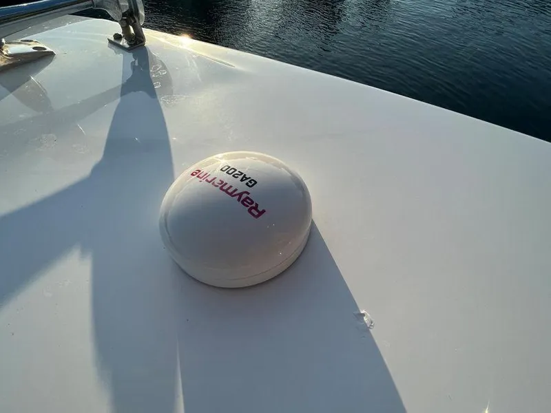 Slide: The Image of Schaefer 510 boat with Raymarine GA200 antenna, 2019 model, on calm water. - 12