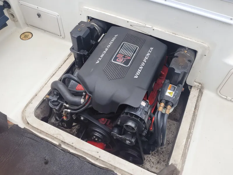 Slide: The Image of Volvo Penta engine in 2003 Caravelle Sea Hawk 230 Walk Around OB boat. - 15