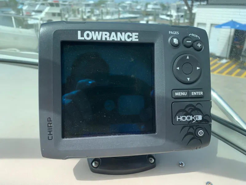 Slide: The Image of Lowrance HOOK-5 fishfinder on 2006 Sea Ray 280 Sundancer boat dashboard. - 19