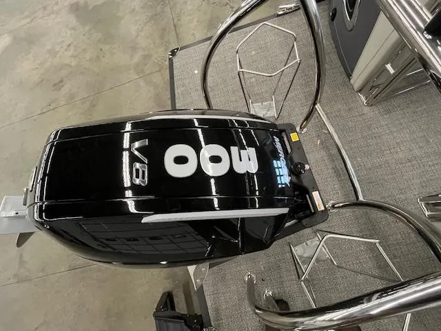 Slide: The Image of 2025 Barletta CORSA 23QC boat with powerful V8 engine on display. - 24