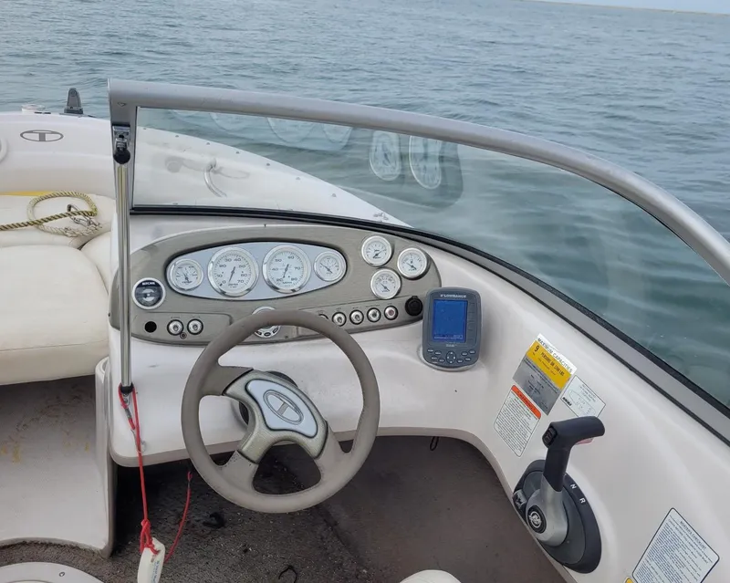 Slide: The Image of Steering console of a 2007 Tahoe Q6 Tracker boat on open water. - 5