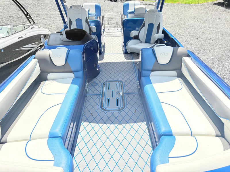 Slide: The Image of 2017 Manitou X-Plode Series 25 XT SRS SHP pontoon boat with blue and white seating. - 16