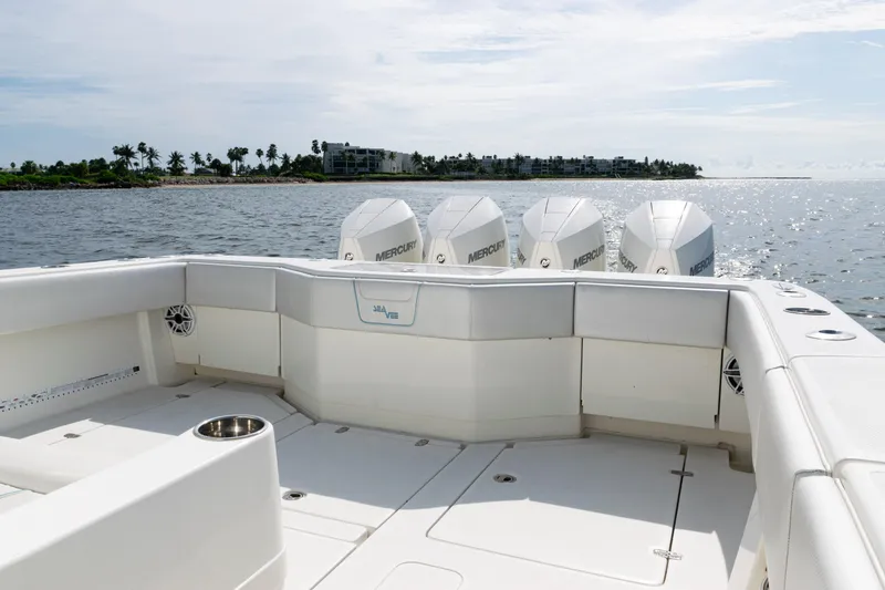 Slide: The Image of SeaVee 390 2021 - 57