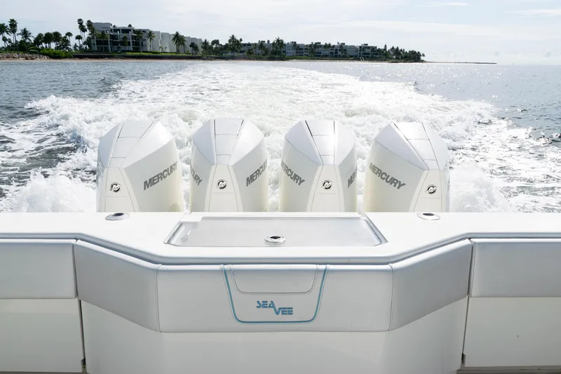 Slide: The Image of SeaVee 390 2021 - 58