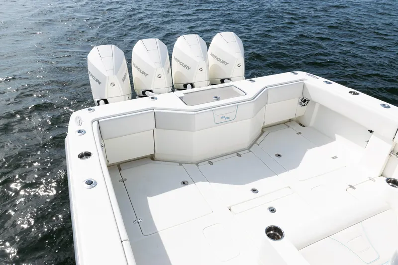 Slide: The Image of SeaVee 390 2021 - 60