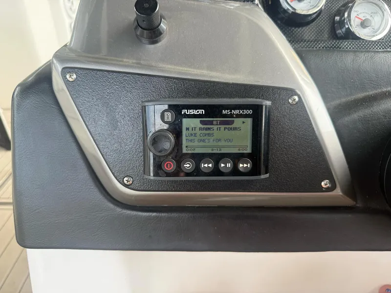 Slide: The Image of Fusion MS-NRX300 stereo on 2019 PlayCraft 29 Infinity boat dashboard. - 10
