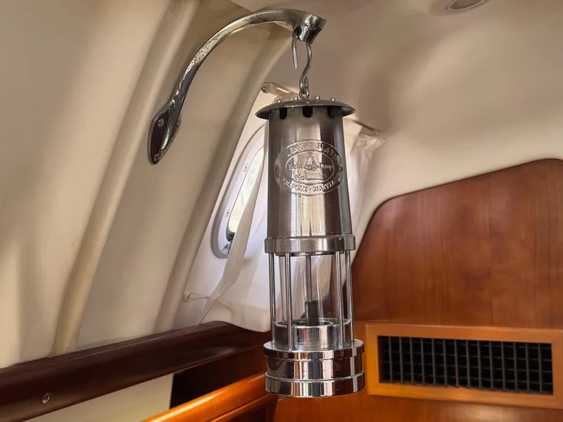 Slide: The Image of Hanging lantern inside 2005 Beneteau Oceanis Clipper 473 yacht cabin. - 39
