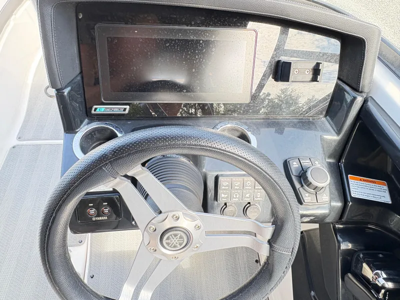 Slide: The Image of Steering wheel and dashboard of 2019 Yamaha Boats 242 Limited E-Series. - 15