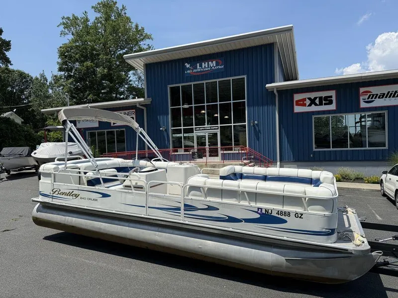 Slide: The Image of 2006 Bentley Pontoons 240 CRUISE boat parked outside dealership on a sunny day. - 0