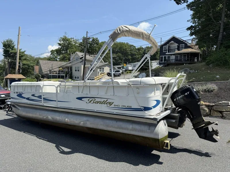 Slide: The Image of 2006 Bentley Pontoons 240 CRUISE boat with Mercury outboard motor on a sunny day. - 10