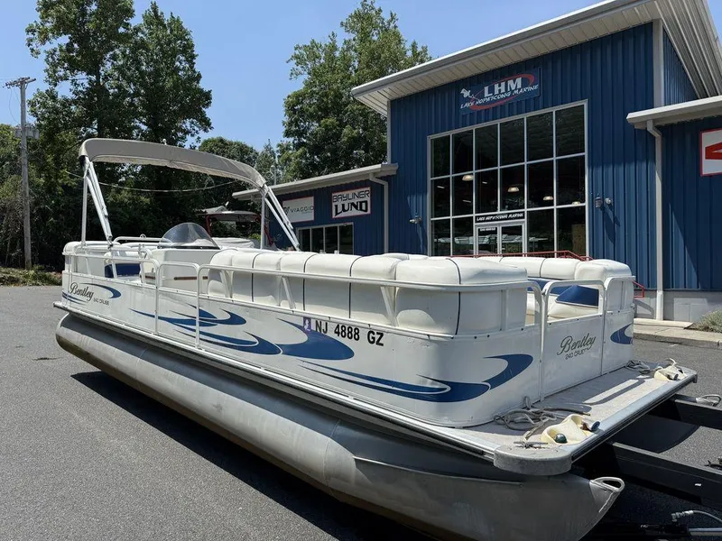 Slide: The Image of 2006 Bentley Pontoons 240 CRUISE boat parked outside a marine dealership. - 2