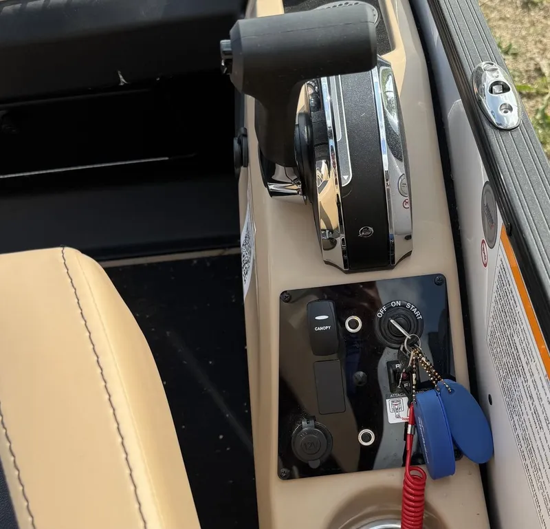 Slide: The Image of Close-up of a Barletta Cabrio 24 UE helm with ignition key and throttle lever. - 18