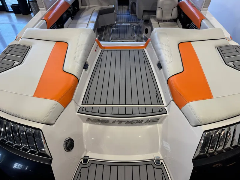 Slide: The Image of Nautique Super Air Nautique G23 2013 - 10