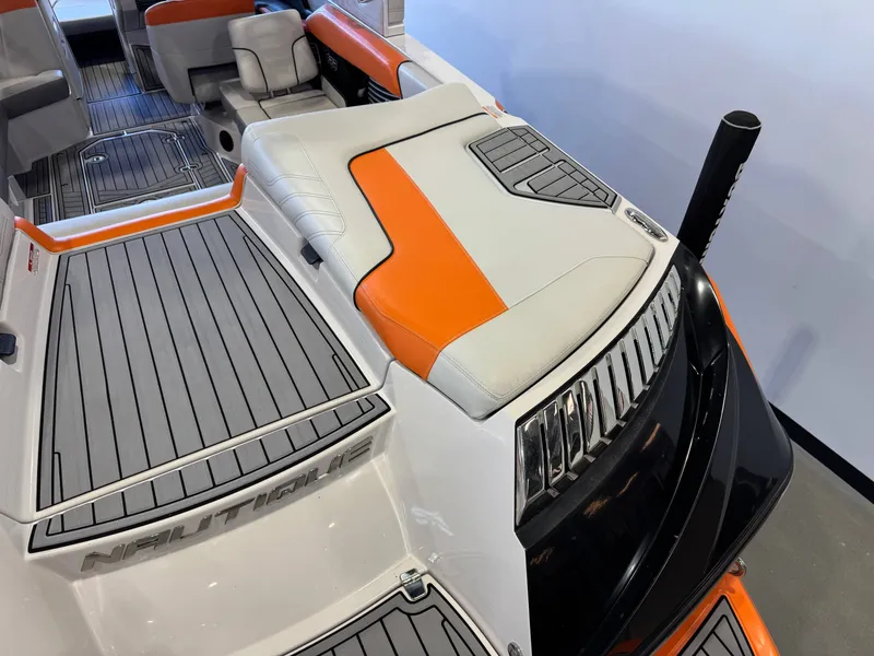 Slide: The Image of Nautique Super Air Nautique G23 2013 - 11