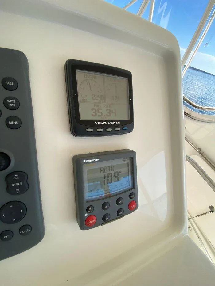 Slide: The Image of Silverton 50 Convertible - 28