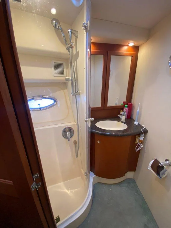 Slide: The Image of Silverton 50 Convertible - 31