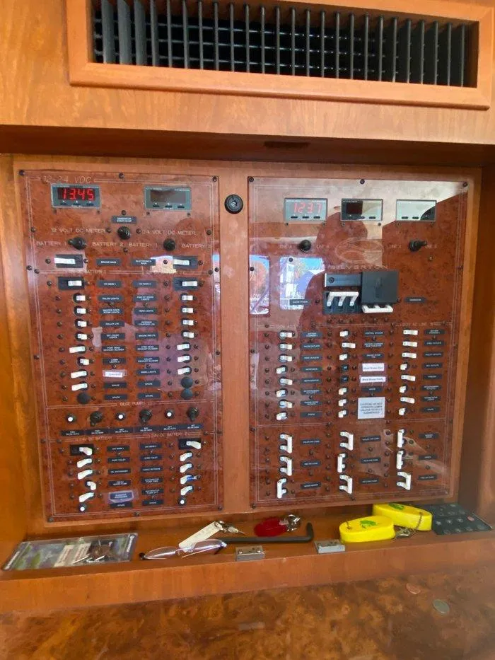 Slide: The Image of Silverton 50 Convertible - 45