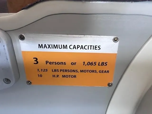 Slide: The Image of Maximum capacity sign on Newport 4D, 2020 model: 3 persons or 1,065 lbs. - 2