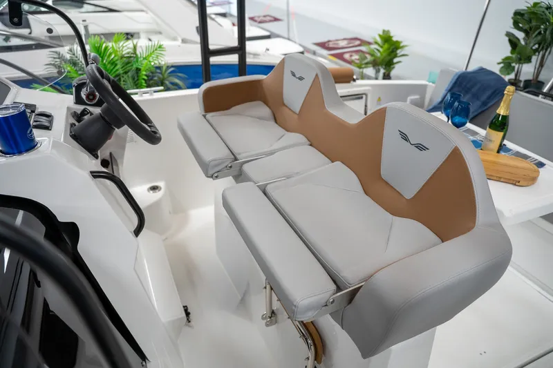 Slide: The Image of Beneteau Flyer 8 SUNdeckV2 2026 - 11