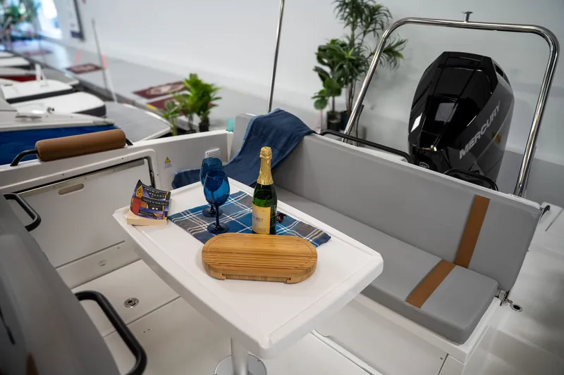 Slide: The Image of Beneteau Flyer 8 SUNdeckV2 2026 - 13