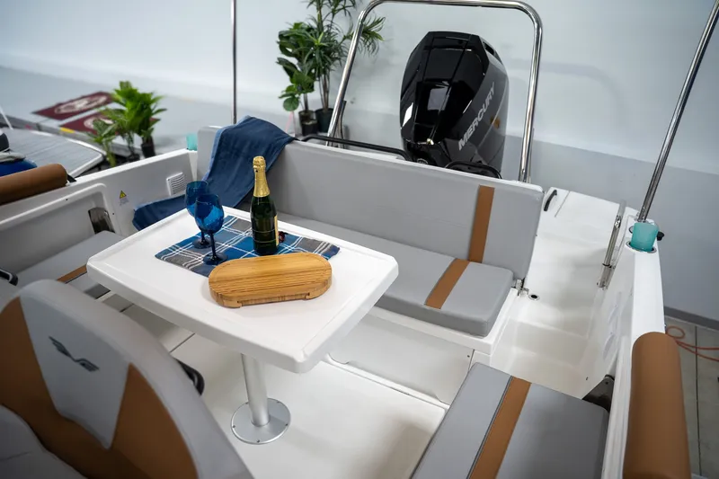 Slide: The Image of Beneteau Flyer 8 SUNdeckV2 2026 - 14