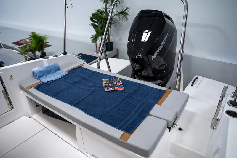 Slide: The Image of Beneteau Flyer 8 SUNdeckV2 2026 - 15