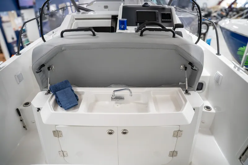 Slide: The Image of Beneteau Flyer 8 SUNdeckV2 2026 - 16