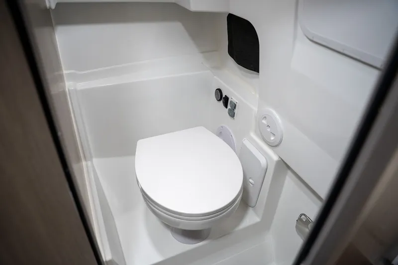 Slide: The Image of Beneteau Flyer 8 SUNdeckV2 2026 - 19