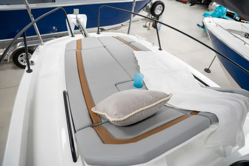 Slide: The Image of Beneteau Flyer 8 SUNdeckV2 2026 - 20