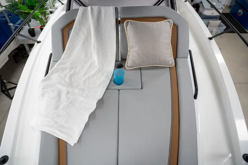 Slide: The Image of Beneteau Flyer 8 SUNdeckV2 2026 - 21