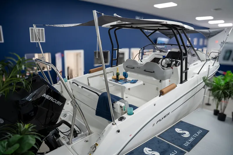 Slide: The Image of Beneteau Flyer 8 SUNdeckV2 2026 - 9
