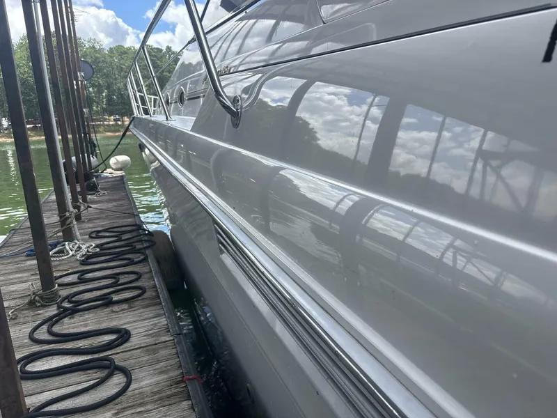 Slide: The Image of 1996 Sea Ray 500 Sundancer yacht docked, reflecting water and sky. - 13