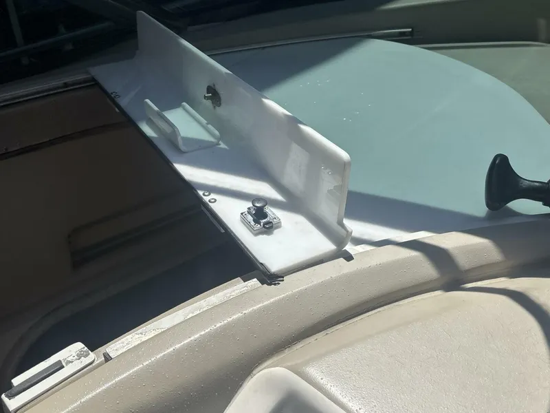 Slide: The Image of 1996 Sea Ray 500 Sundancer boat detail, featuring a white hatch and latch mechanism. - 31
