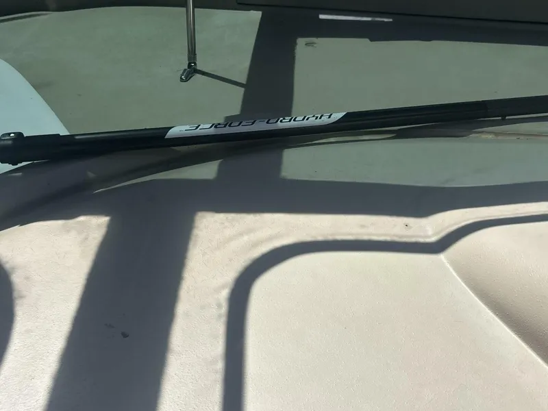 Slide: The Image of Windshield wiper on 1996 Sea Ray 500 Sundancer boat, close-up view. - 32