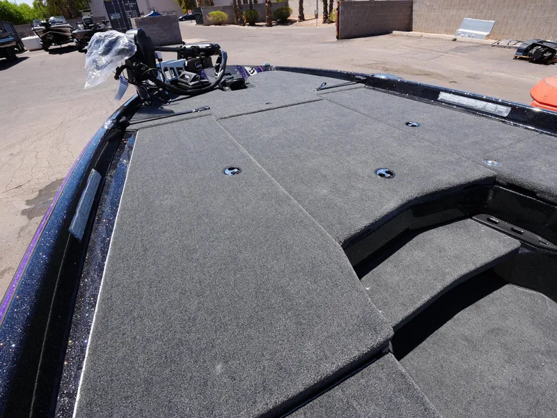 Slide: The Image of 2025 Skeeter ZXR20 boat deck with carpeted surface and mounted equipment. - 15