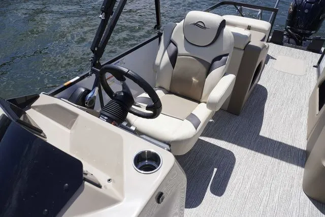 Slide: The Image of SunCatcher Select 324SS 2025 - 13