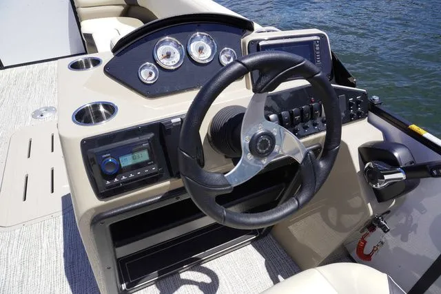 Slide: The Image of SunCatcher Select 324SS 2025 - 14