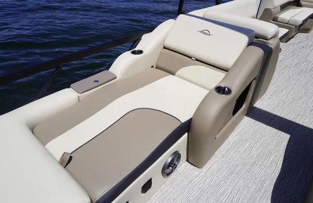 Slide: The Image of SunCatcher Select 324SS 2025 - 20