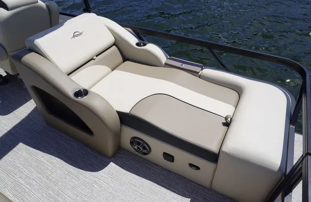 Slide: The Image of SunCatcher Select 324SS 2025 - 22