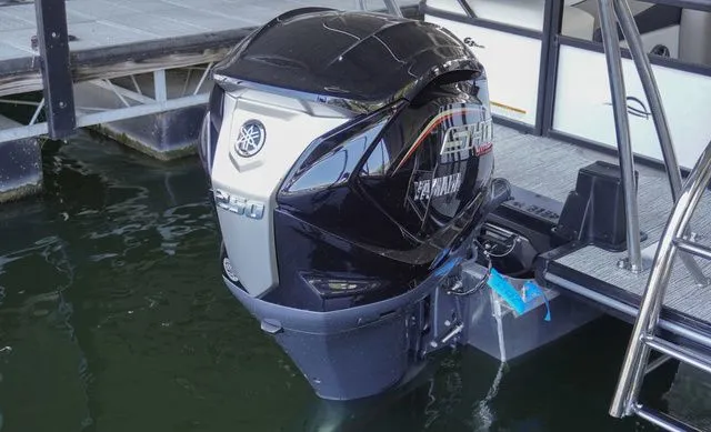 Slide: The Image of SunCatcher Select 324SS 2025 - 26