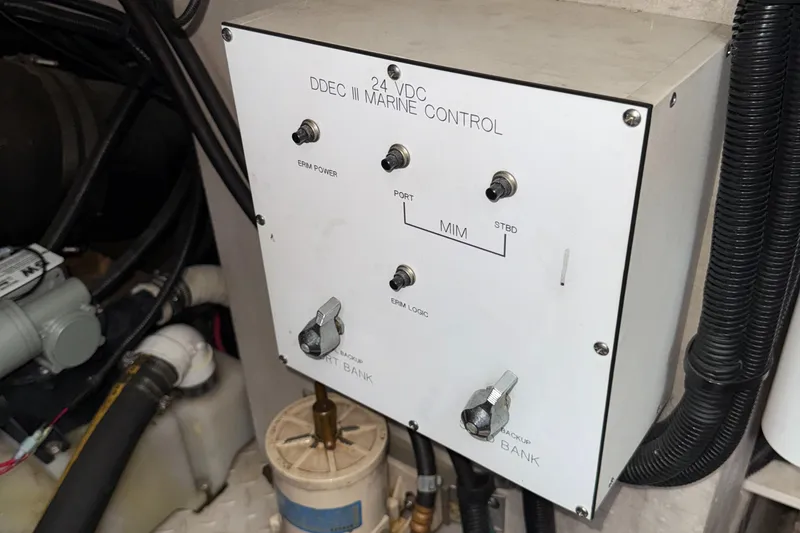 Slide: The Image of Control panel of a 1998 Sea Ray 540 Sundancer boat, featuring DDEC III marine controls. - 20