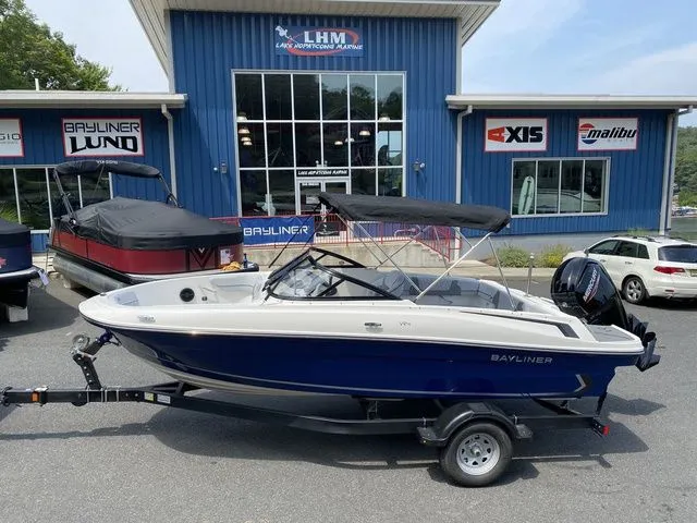 Slide: The Image of Bayliner VR4 Bowrider OB 2025 - 1