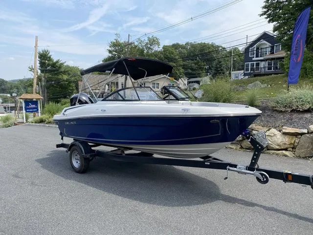 Slide: The Image of Bayliner VR4 Bowrider OB 2025 - 3