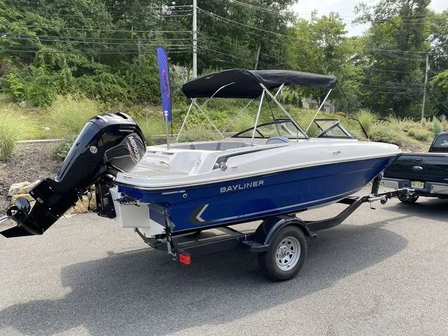 Slide: The Image of Bayliner VR4 Bowrider OB 2025 - 4