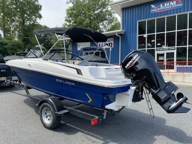 Slide: The Image of Bayliner VR4 Bowrider OB 2025 - 5