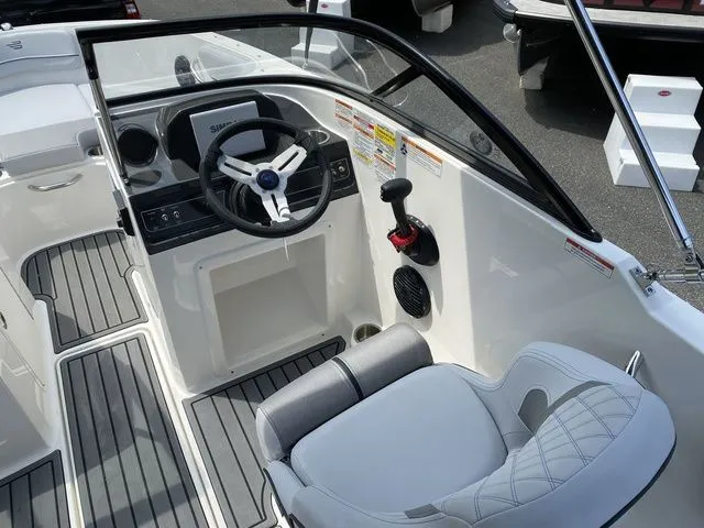 Slide: The Image of Bayliner VR4 Bowrider OB 2025 - 7