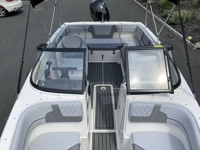 Slide: The Image of Bayliner VR4 Bowrider OB 2025 - 9