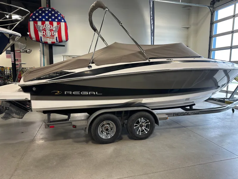 Slide: The Image of Regal 2300 Bowrider 2010 - 0