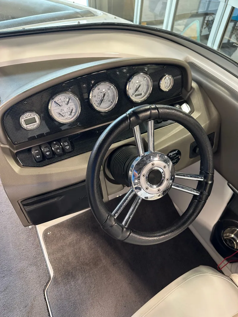 Slide: The Image of Regal 2300 Bowrider 2010 - 12