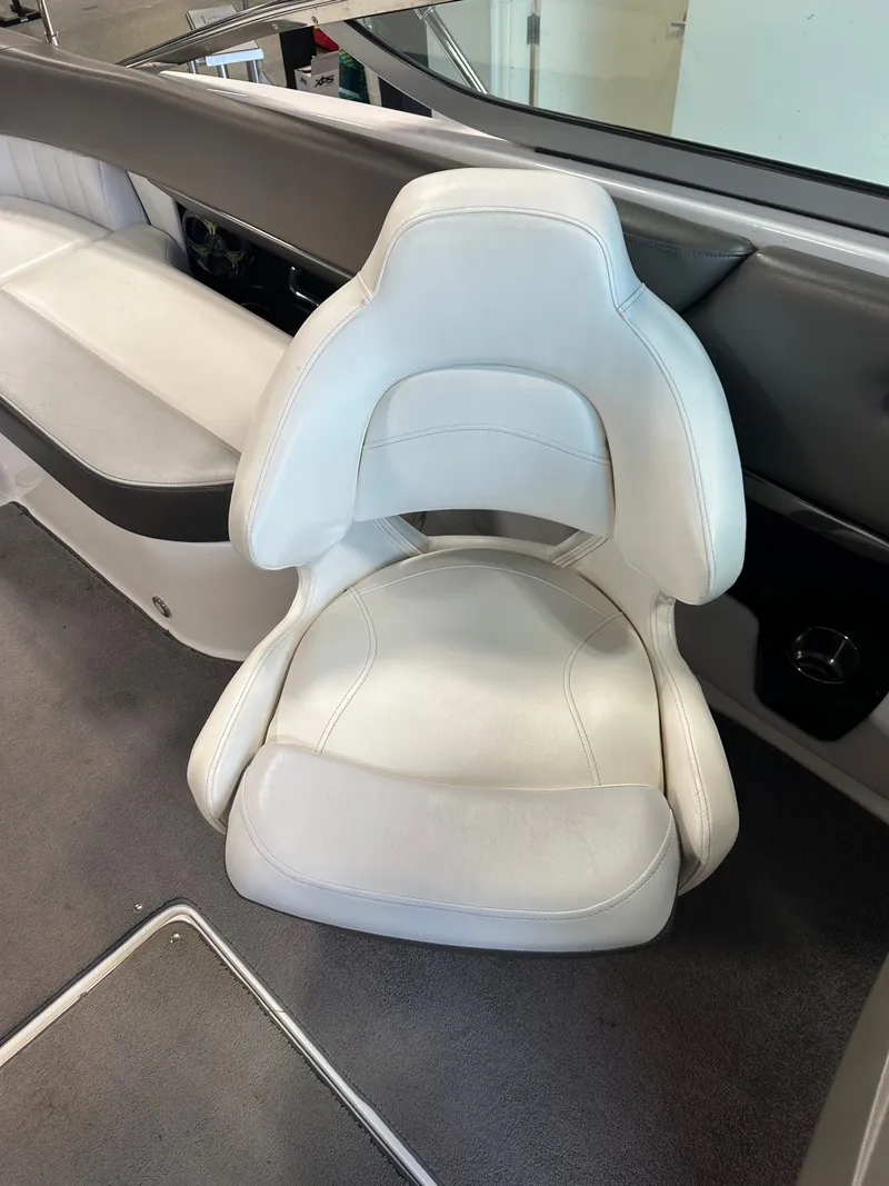 Slide: The Image of Regal 2300 Bowrider 2010 - 13